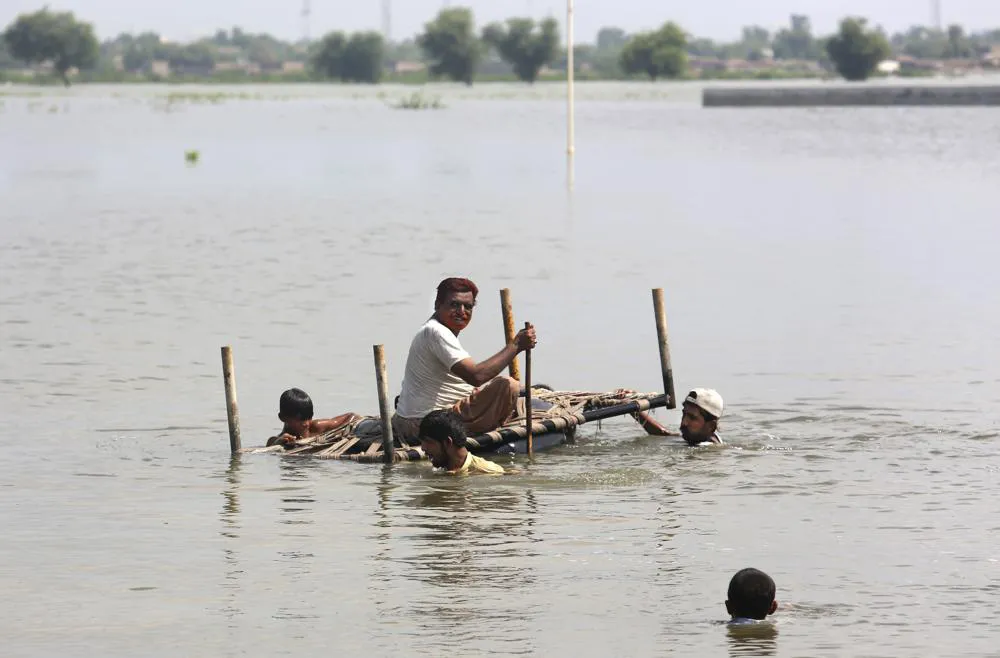 Hơn 1.280 người tử vong do lũ lụt ở Pakistan, 1/3 là trẻ em - Ảnh 1.