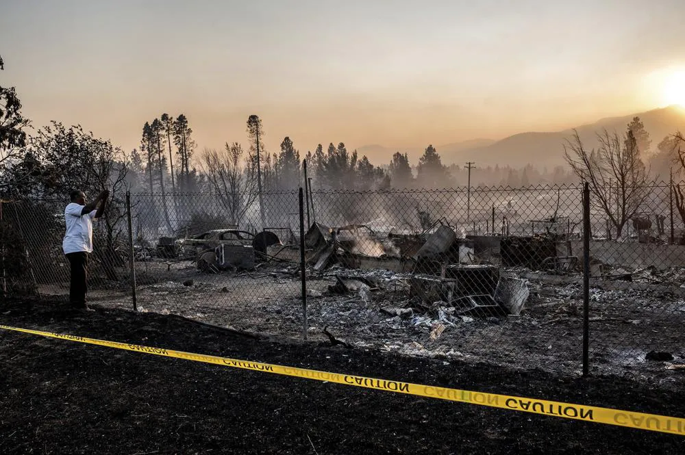 Cháy rừng tại California khiến nhiều người bị thương, hàng nghìn người phải sơ tán - Ảnh 10.