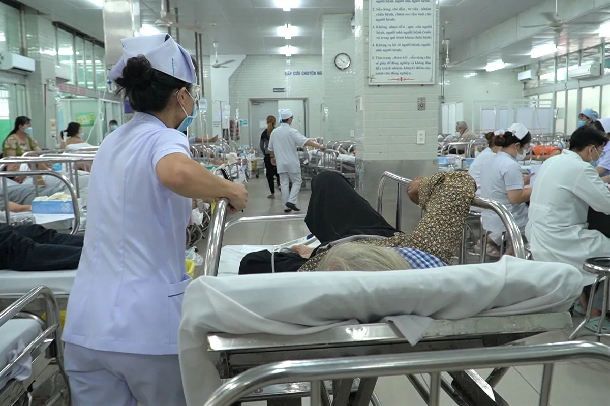 Bệnh nhân cấp cứu tại Bệnh viện Chợ Rẫy tăng cao sau kỳ nghỉ lễ - Ảnh 1. Bệnh nhân cấp cứu tại Bệnh viện Chợ Rẫy tăng cao sau kỳ nghỉ lễ - Ảnh 1.