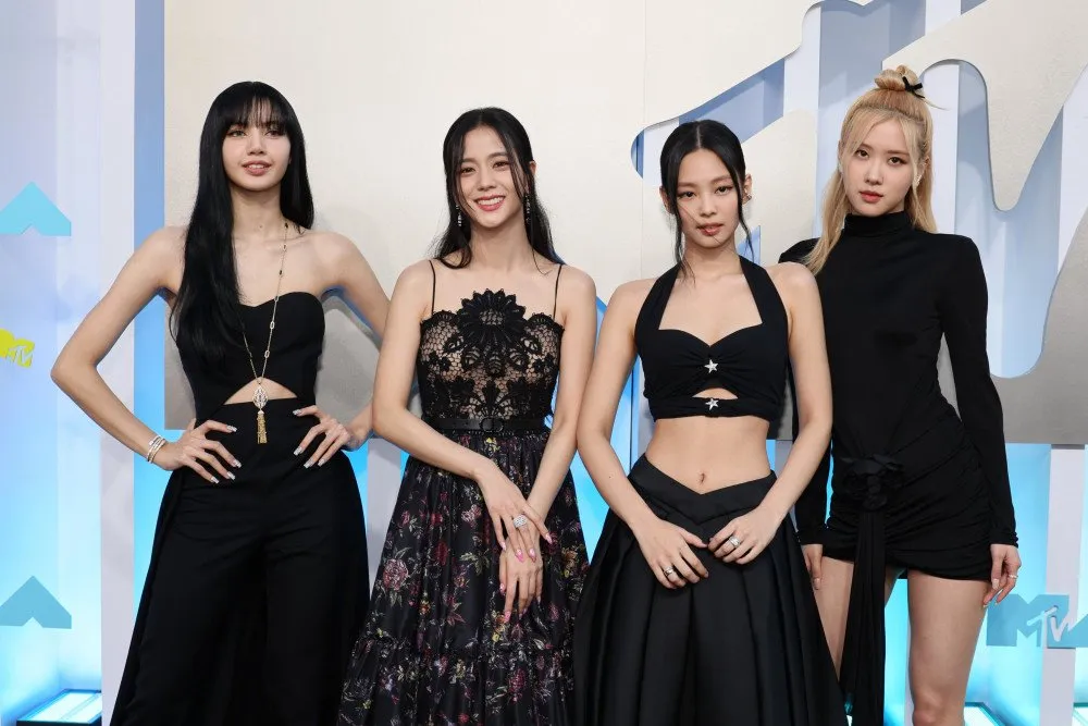 BLACKPINK - nghệ sĩ K-Pop duy nhất lọt vào danh sách cuối năm của Billboard - Ảnh 1.