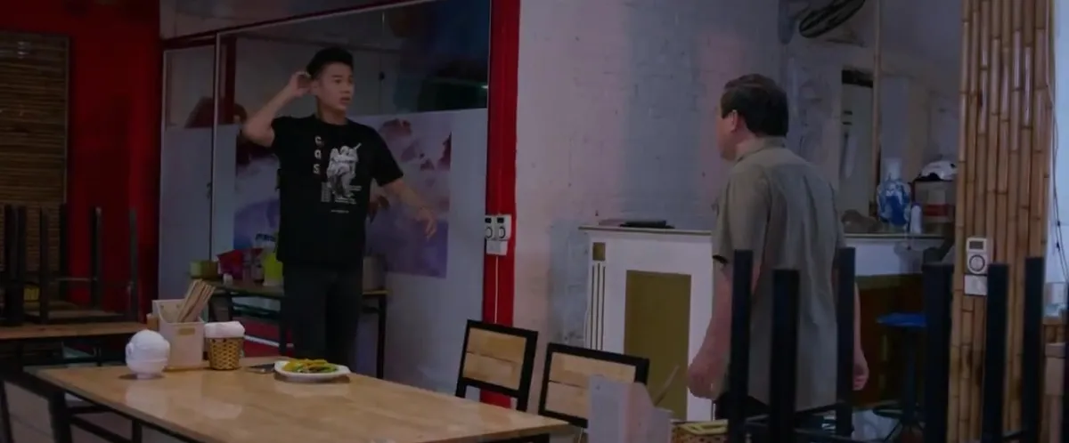 Chồng cũ, vợ cũ, người y&ecirc;u cũ - Tập 38: Minh - H&agrave;o đang định &acirc;n &aacute;i th&igrave; &ocirc;ng Tiện th&igrave;nh l&igrave;nh xuất hiện - Ảnh 4.