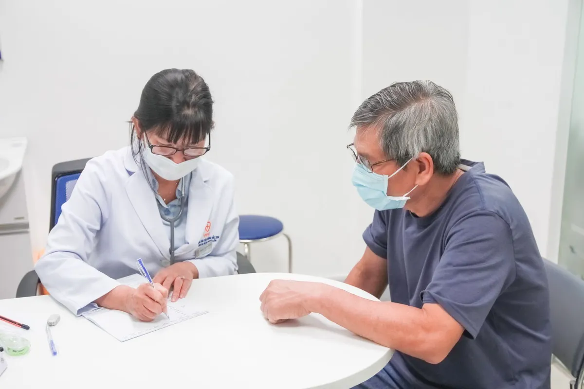 Người mắc bệnh nền dễ tử vong khi đồng nhiễm các bệnh truyền nhiễm khác - Ảnh 1. Người mắc bệnh nền dễ tử vong khi đồng nhiễm các bệnh truyền nhiễm khác - Ảnh 1.