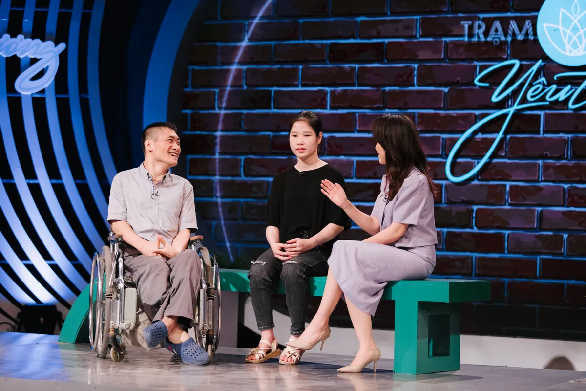 Trạm yêu thương: Chuyện tình yêu đẹp như cổ tích của cặp đôi khuyết tật - Ảnh 1. Trạm yêu thương: Chuyện tình yêu đẹp như cổ tích của cặp đôi khuyết tật - Ảnh 1.