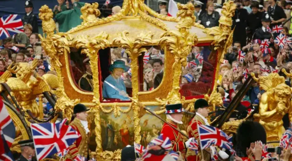 Cuộc sống và thành tựu của Nữ hoàng Elizabeth II qua ảnh - Ảnh 11.