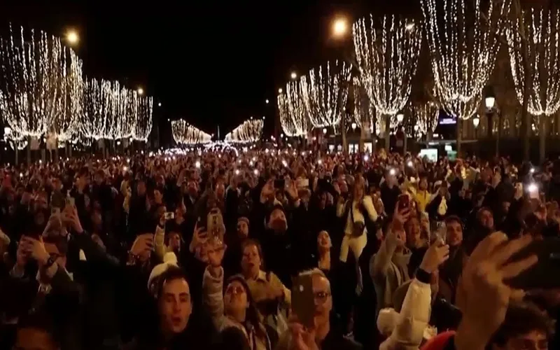 Người dân trên thế giới đã và đang trải qua thời khắc đón năm mới hân hoan - Ảnh 2.