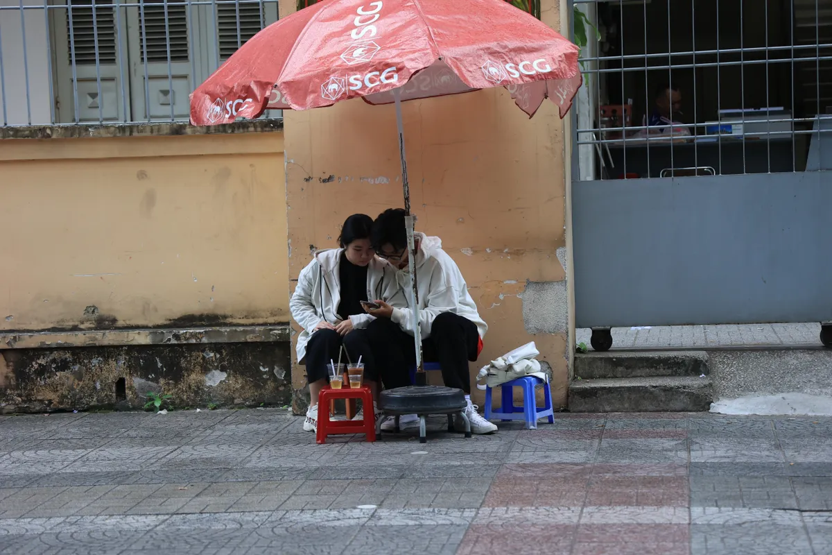 Thành phố Hồ Chí Minh yên bình sáng đầu năm mới 2023 - Ảnh 5.