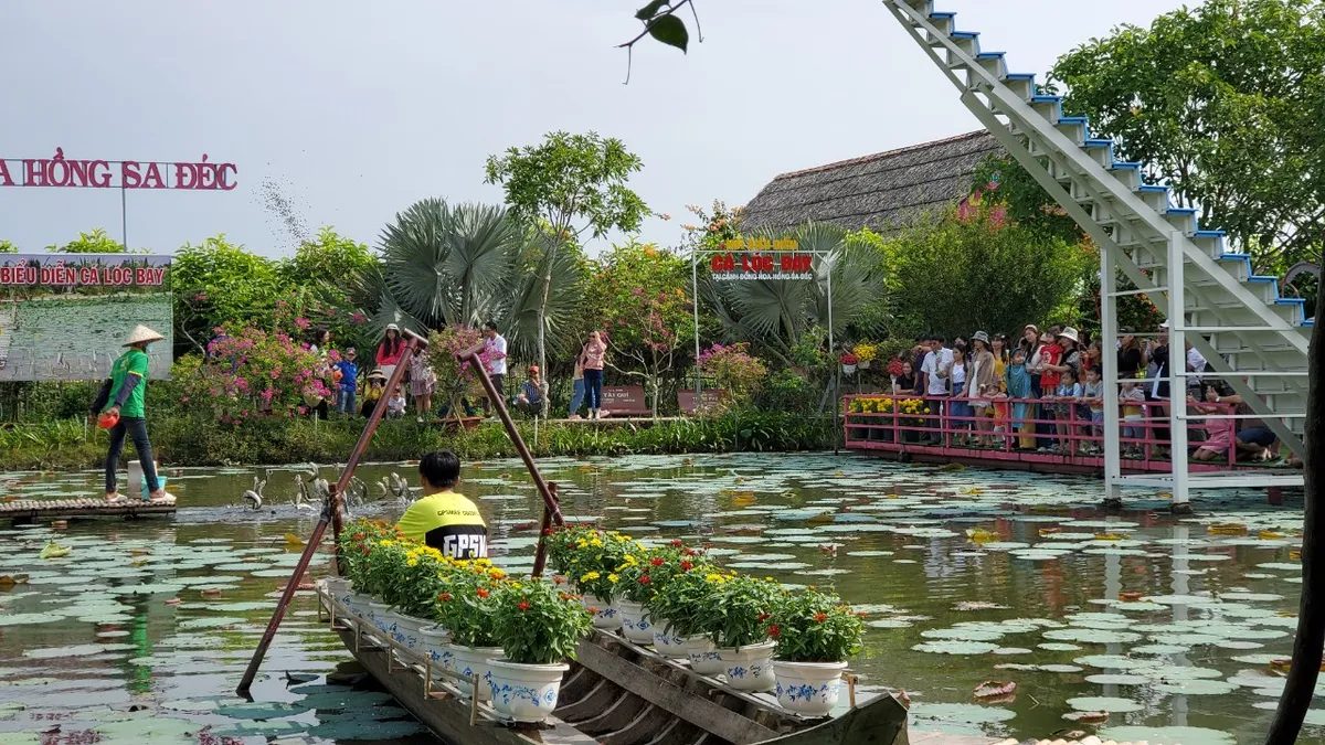 Làng hoa Sa Đéc nườm nượp đón khách ngày đầu năm mới - Ảnh 5.