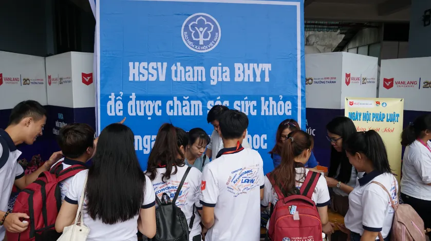 Tỷ lệ học sinh, sinh viên tham gia bảo hiểm y tế năm học 2022 - 2023 đạt 98,7% - Ảnh 1.