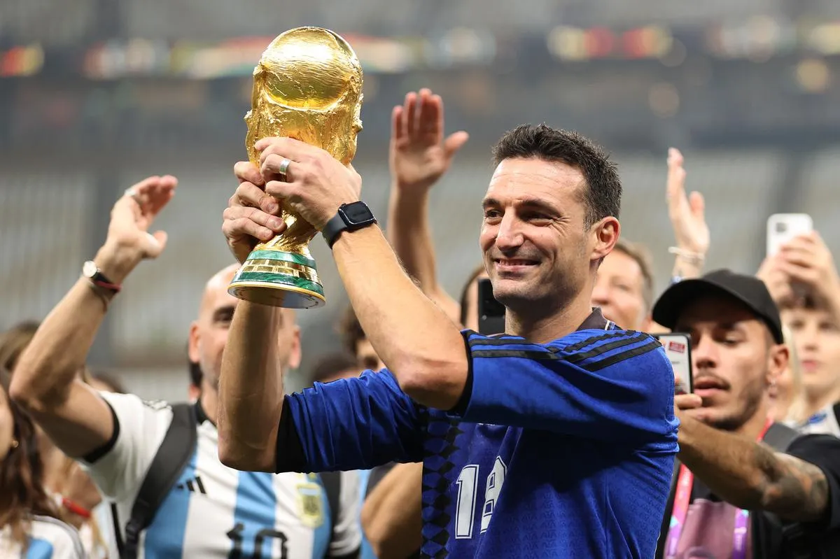 HLV Lionel Scaloni được IFFHS vinh danh - Ảnh 1. HLV Lionel Scaloni được IFFHS vinh danh - Ảnh 1.