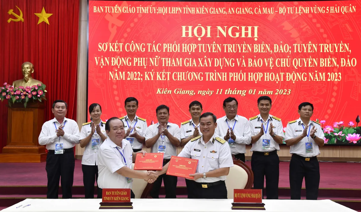 Xây dựng thế trận an ninh nhân dân trên biển ngày càng vững chắc - Ảnh 1.
