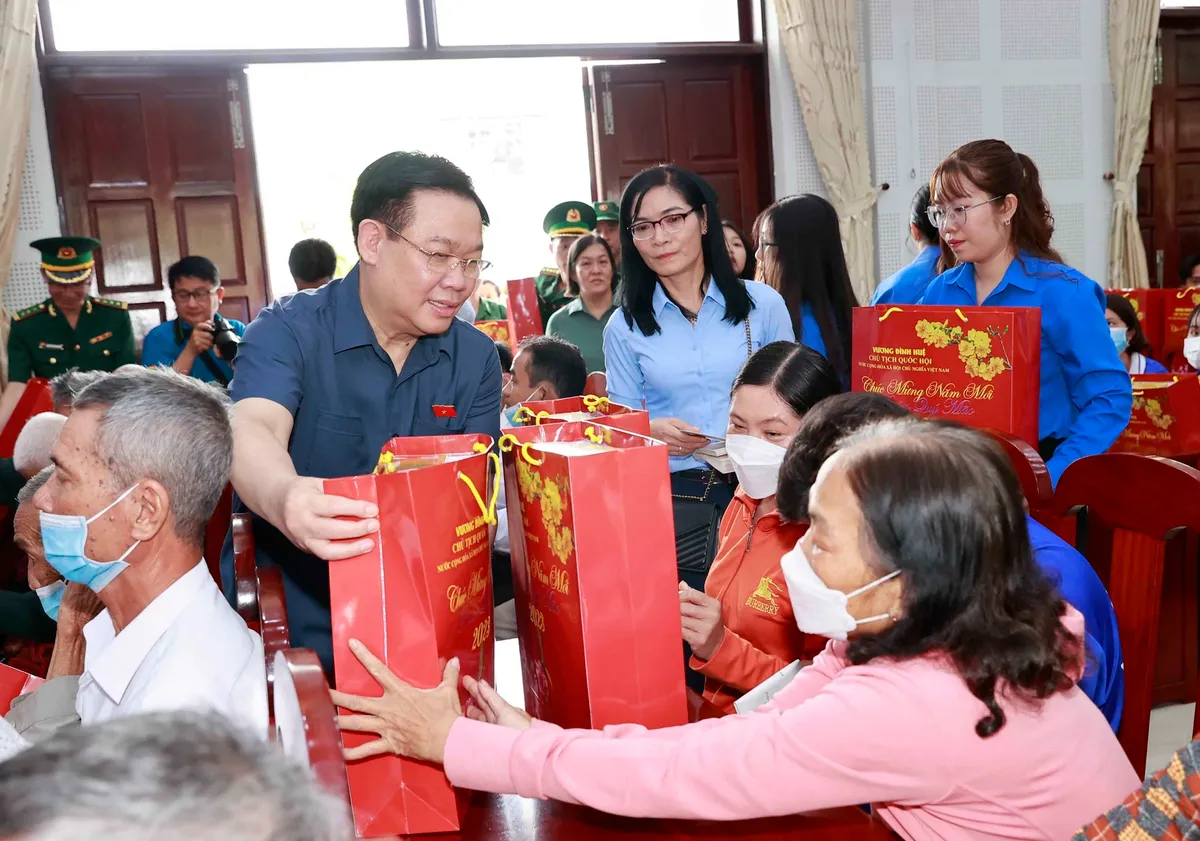 Chủ tịch Quốc hội Vương Đình Huệ: Đảm bảo cho toàn dân đón Tết vui tươi, lành mạnh, an toàn - Ảnh 3.