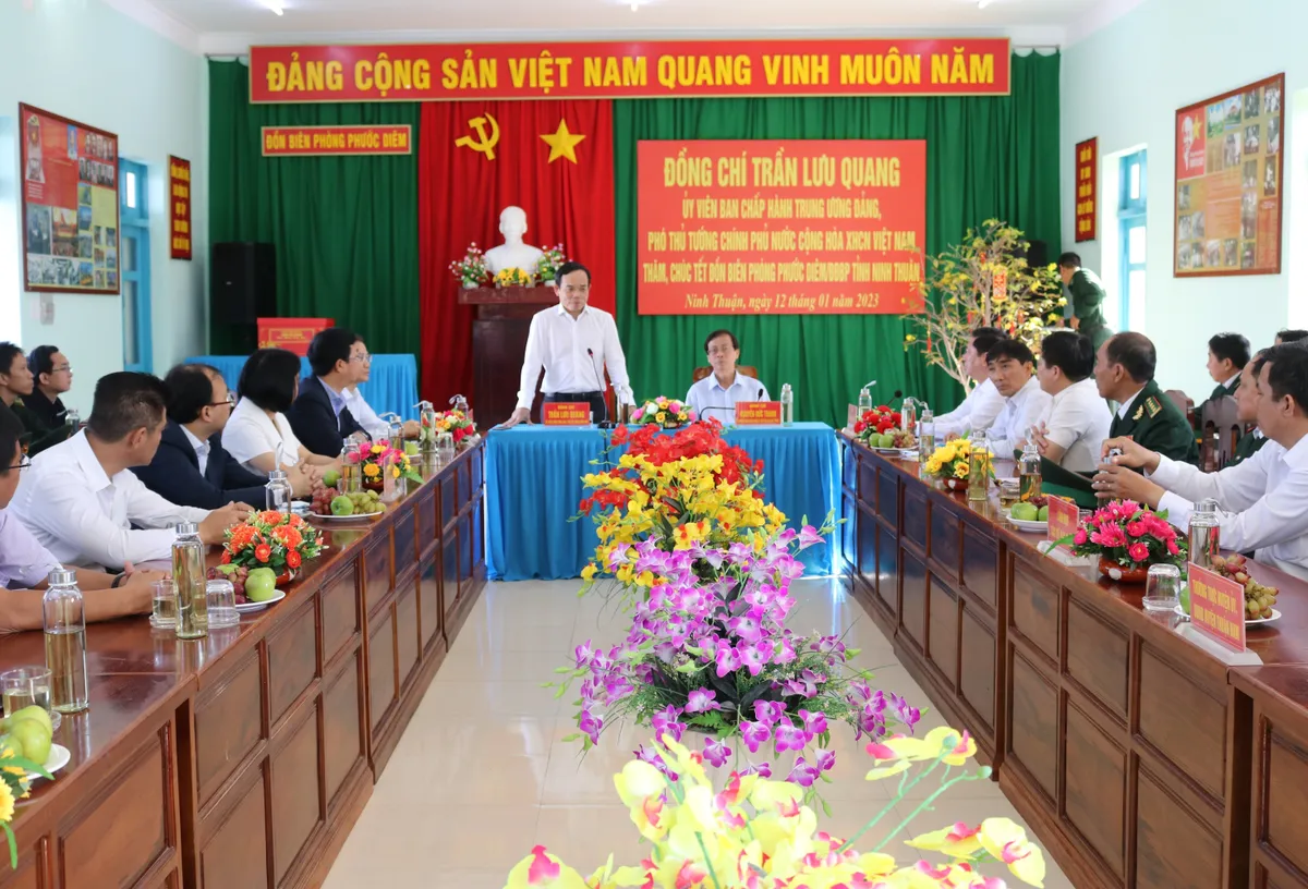 Phó Thủ tướng Trần Lưu Quang thăm, chúc Tết, tặng quà tại Ninh Thuận - Ảnh 2.