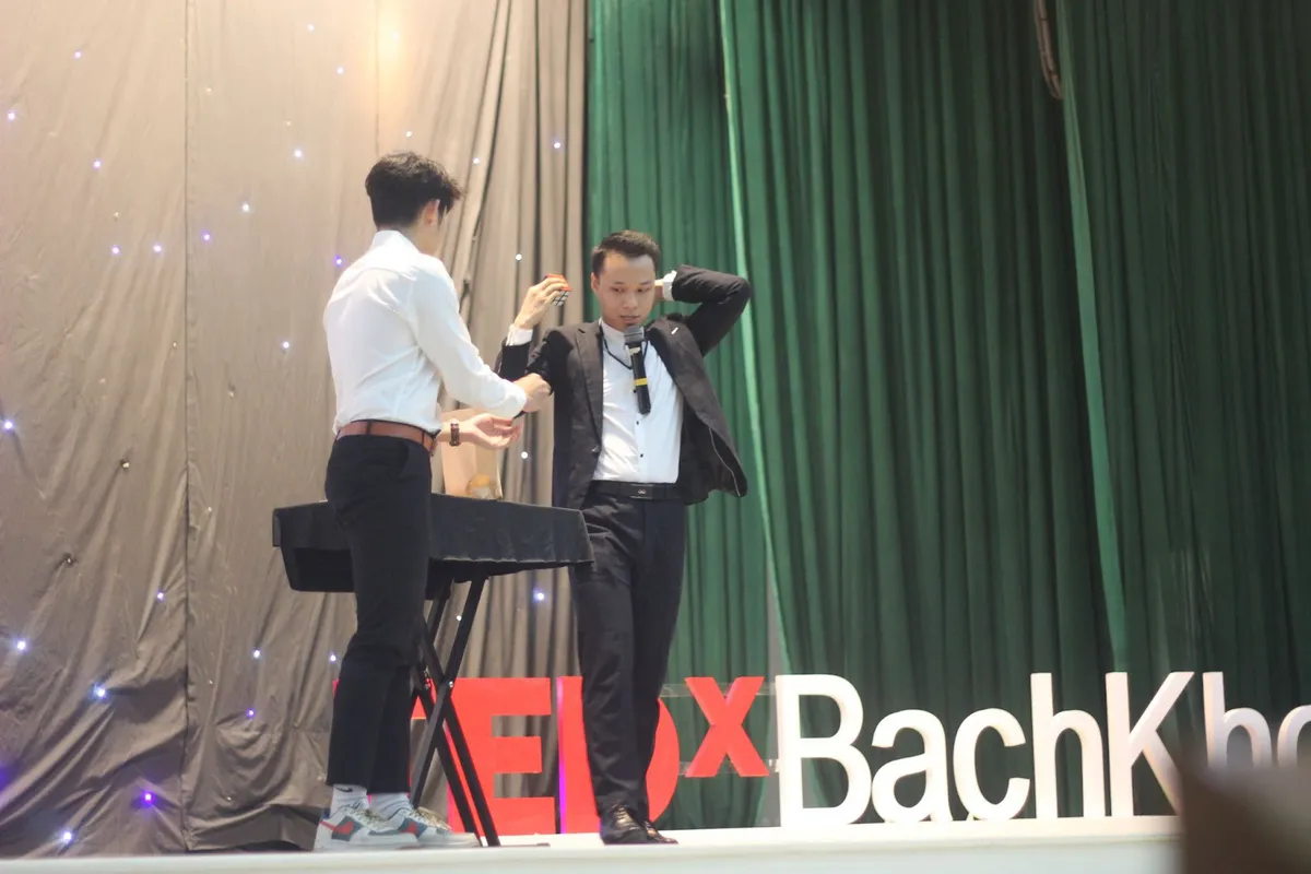 TEDx BachKhoa 2023: Cánh cửa cơ hội mới mở ra với RESET - Nguyên bản - Ảnh 5.