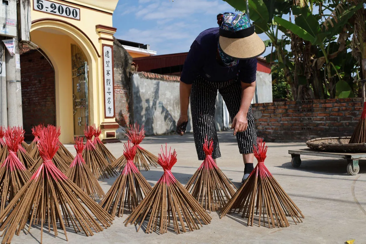 Làng hương Lai Triều tất bật những ngày cận Tết - Ảnh 4.