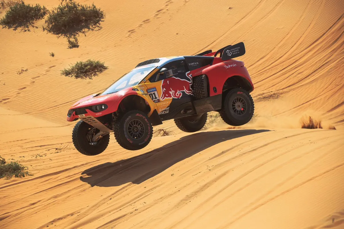 Sebastien Loeb có chiến thắng chặng thứ 5 liên tiếp tại Dakar Rally - Ảnh 1. Sebastien Loeb có chiến thắng chặng thứ 5 liên tiếp tại Dakar Rally - Ảnh 1.