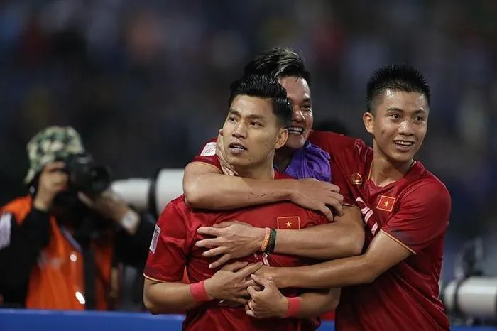 Hoà Thái Lan, đội tuyển Việt Nam được thưởng 1 tỷ đồng - Ảnh 2. Hoà Thái Lan, đội tuyển Việt Nam được thưởng 1 tỷ đồng - Ảnh 2.