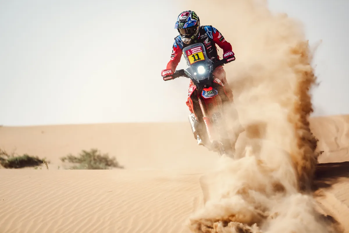 Sebastien Loeb có chiến thắng chặng thứ 5 liên tiếp tại Dakar Rally - Ảnh 3. Sebastien Loeb có chiến thắng chặng thứ 5 liên tiếp tại Dakar Rally - Ảnh 3.