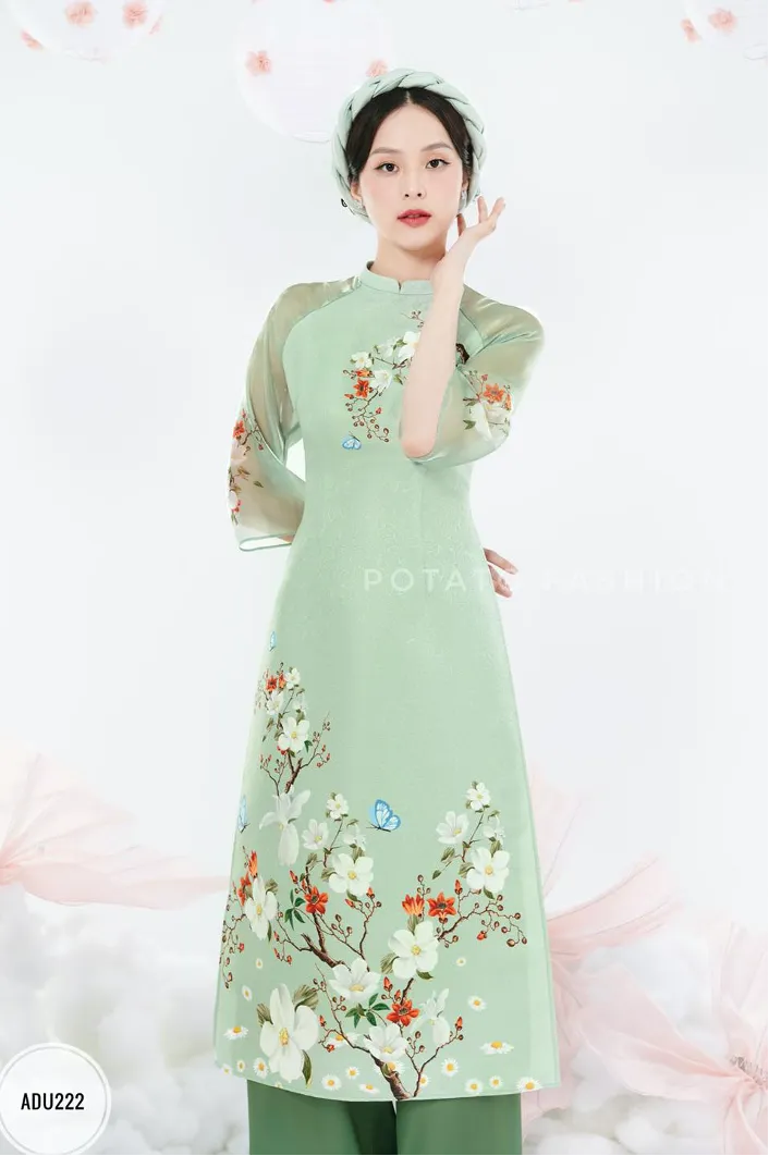 Hạ Vi mang cả rừng hoa đi chơi Tết, ghi điểm với mẫu &aacute;o d&agrave;i ở đ&acirc;u cũng đẹp - Ảnh 4.