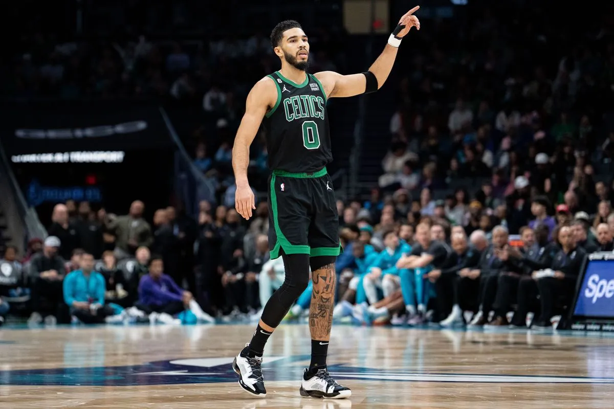 Boston Celtics giành chiến thắng thứ 7 liên tiếp tại NBA - Ảnh 1. Boston Celtics giành chiến thắng thứ 7 liên tiếp tại NBA - Ảnh 1.