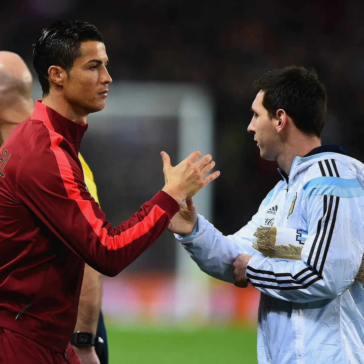 Một doanh nh&acirc;n Ả Rập đ&atilde; mua tấm v&eacute; đắt nhất lịch sử b&oacute;ng đ&aacute; để xem Ronaldo đối đầu với Messi - Ảnh 2.