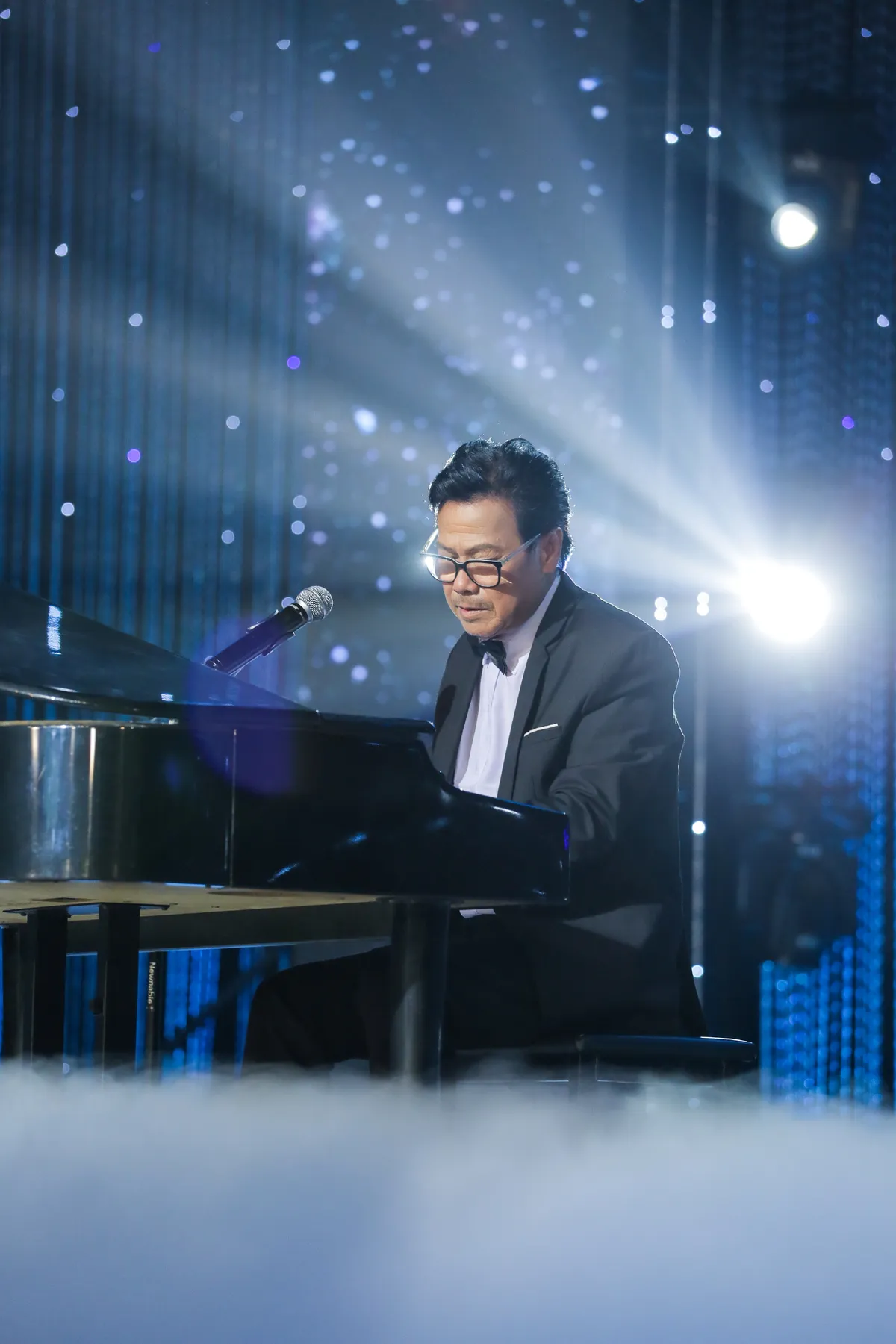 NSƯT Cao Minh ra mắt MV C&aacute;ch xa dịp Tết 2023 - Ảnh 1.