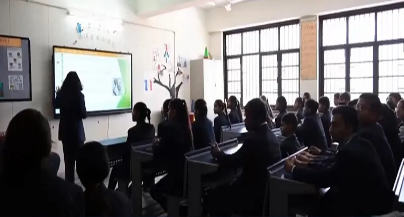 Camera gi&aacute;m s&aacute;t trường học: C&oacute; n&ecirc;n? - Ảnh 1.