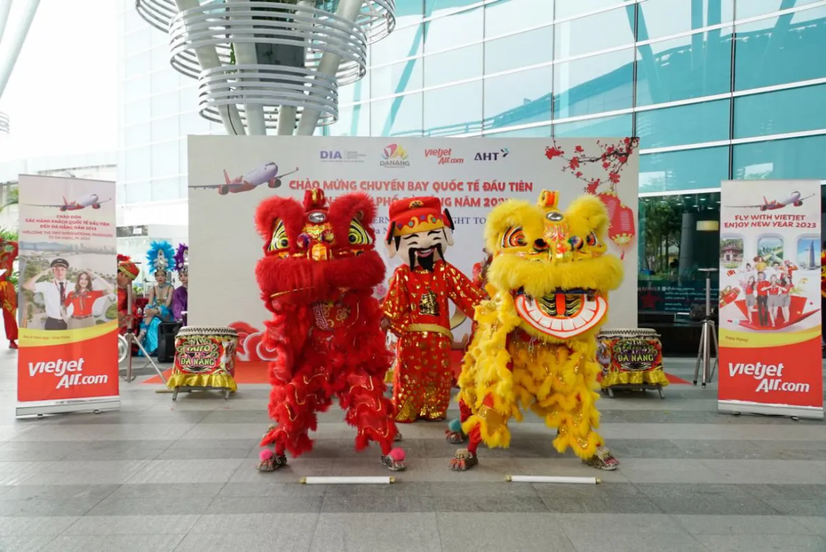 Các chuyến bay Vietjet đưa du khách đến với khắp các đầu sân bay, tưng bừng đón chào năm mới 2023 - Ảnh 8.