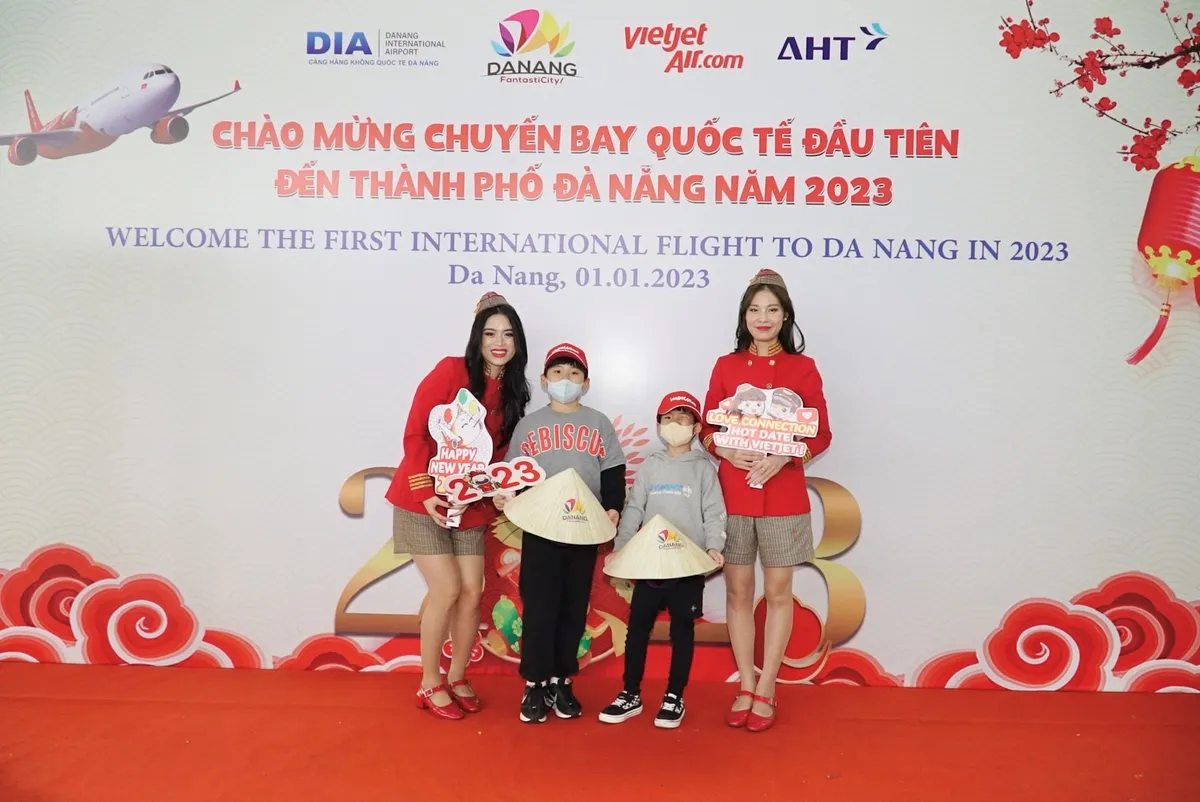 Các chuyến bay Vietjet đưa du khách đến với khắp các đầu sân bay, tưng bừng đón chào năm mới 2023 - Ảnh 14.