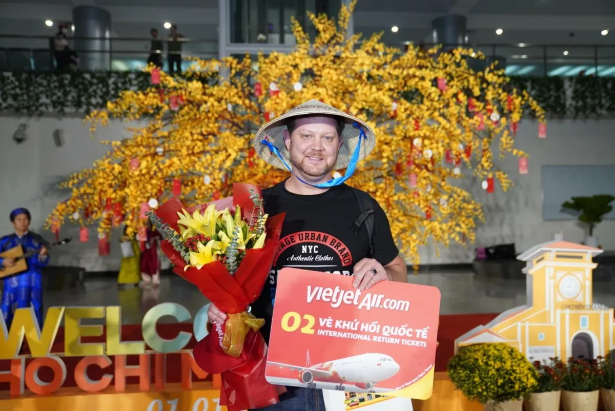 Các chuyến bay Vietjet đưa du khách đến với khắp các đầu sân bay, tưng bừng đón chào năm mới 2023 - Ảnh 5.