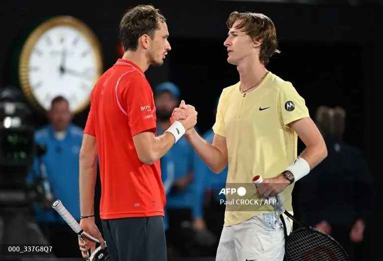 Daniil Medvedev dừng bước tại vòng 3 Australia mở rộng - Ảnh 1. Daniil Medvedev dừng bước tại vòng 3 Australia mở rộng - Ảnh 1.
