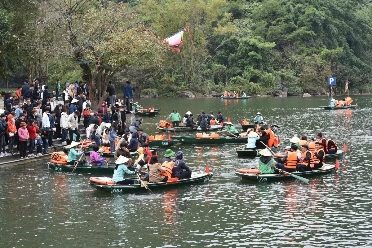 Toàn quốc ước tính phục vụ 9 triệu lượt khách nội địa dịp Tết - Ảnh 1. Toàn quốc ước tính phục vụ 9 triệu lượt khách nội địa dịp Tết - Ảnh 1.