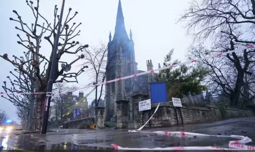 Hỏa hoạn thi&ecirc;u rụi Vương cung Th&aacute;nh đường St. Mark được xếp hạng di sản ở London - Ảnh 6.