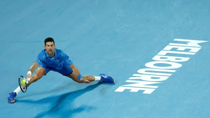 Djokovic lần thứ 10 vô địch Australia mở rộng, san bằng kỷ lục Grand Slam của Nadal - Ảnh 2. Djokovic lần thứ 10 vô địch Australia mở rộng, san bằng kỷ lục Grand Slam của Nadal - Ảnh 2.