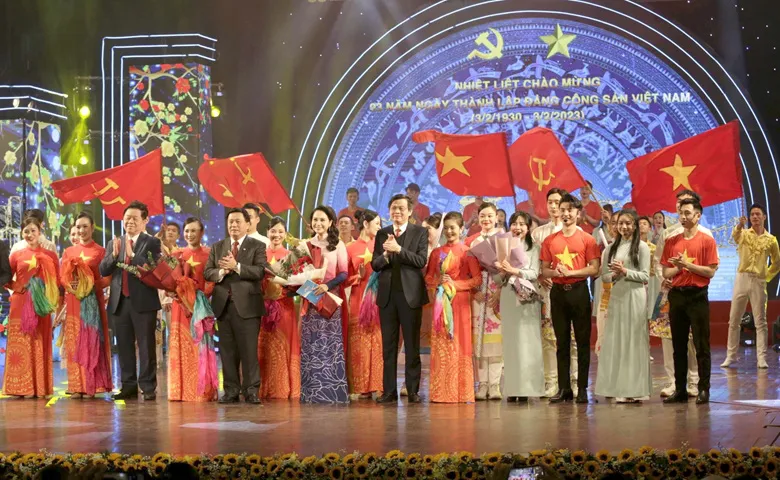 M&atilde;i m&atilde;i niềm tin theo Đảng: Kh&uacute;c xu&acirc;n ca tự h&agrave;o - Ảnh 3.