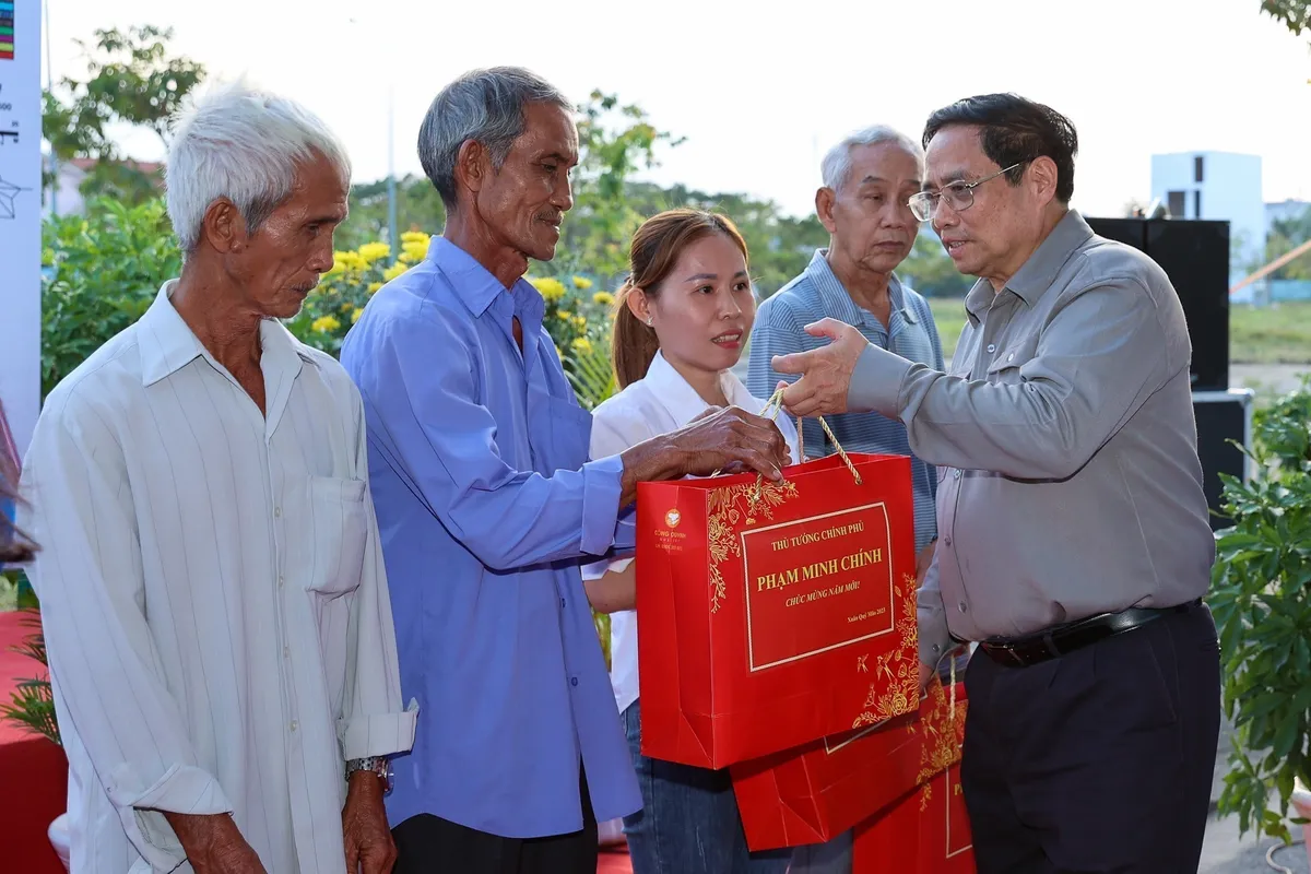 Thủ tướng Phạm Minh Chính khảo sát dự án đường Vành đai 3 TP Hồ Chí Minh - Ảnh 7.