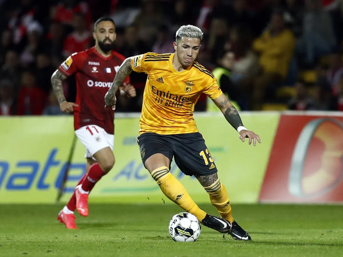 Chelsea sẵn sàng chi 120 triệu Euro, quyết chiêu mộ Enzo Fernandez - Ảnh 1. Chelsea sẵn sàng chi 120 triệu Euro, quyết chiêu mộ Enzo Fernandez - Ảnh 1.