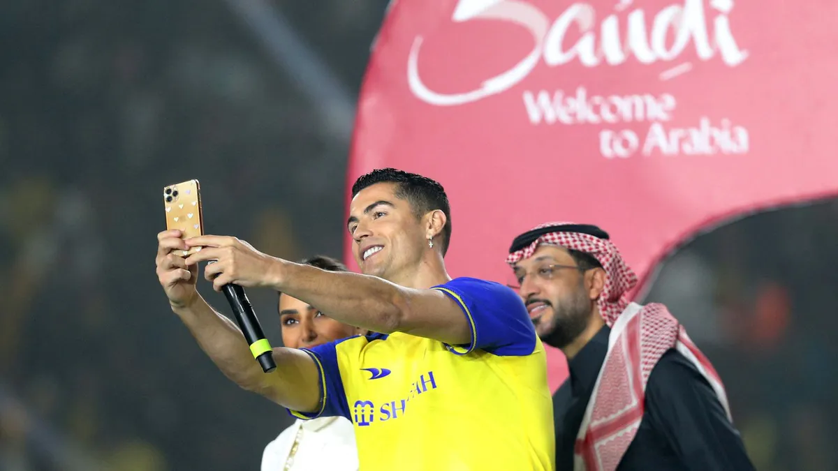 Ronaldo nhầm lẫn giữa Saudi Arabia với… Nam Phi - Ảnh 1. Ronaldo nhầm lẫn giữa Saudi Arabia với… Nam Phi - Ảnh 1.
