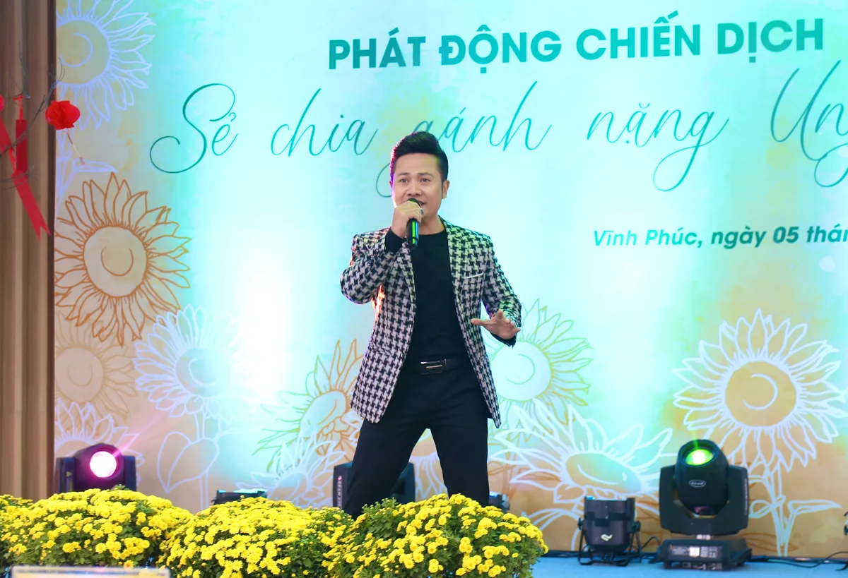 Phát động chiến dịch Sẻ chia gánh nặng ung thư - Ảnh 12.