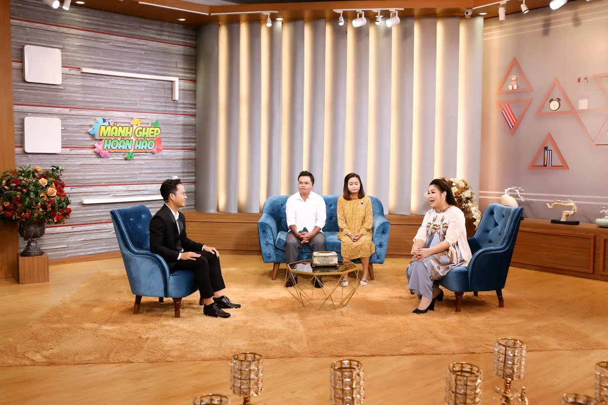 NSND Hồng V&acirc;n x&uacute;c động, nắm chặt tay người phụ nữ bị chồng tưới xăng thi&ecirc;u, bỏng 92% - Ảnh 1.