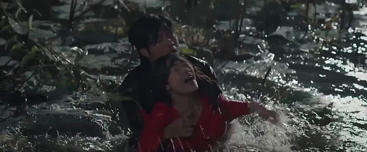 Dưới b&oacute;ng c&acirc;y hạnh ph&uacute;c - Tập 14: Trong cơn say, Tố s&agrave;m sỡ c&ocirc; g&aacute;i lạ - Ảnh 3.