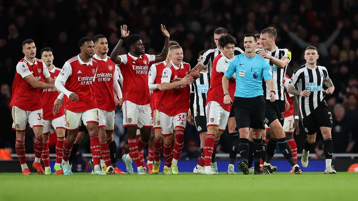Arsenal cực có duyên với những sai lầm của VAR tại Ngoại hạng Anh - Ảnh 2. Arsenal cực có duyên với những sai lầm của VAR tại Ngoại hạng Anh - Ảnh 2.