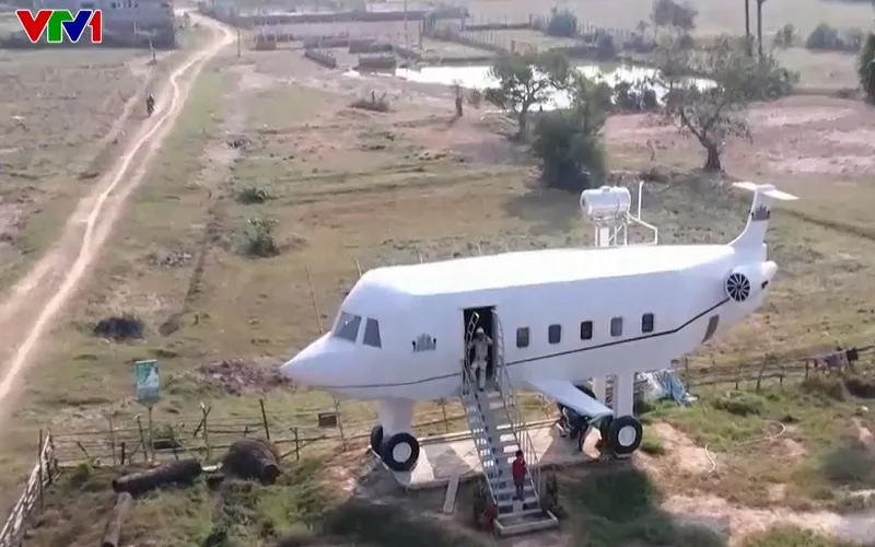 Độc đ&aacute;o ng&ocirc;i nh&agrave; h&igrave;nh chiếc m&aacute;y bay - Ảnh 1.