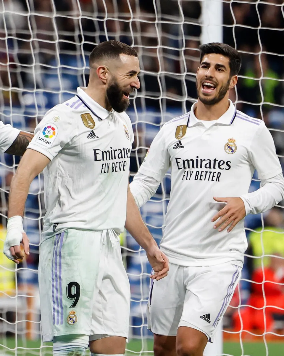 Real Madrid thắng đậm Elche, thu hẹp khoảng cách với Barca trong cuộc đua La Liga - Ảnh 1. Real Madrid thắng đậm Elche, thu hẹp khoảng cách với Barca trong cuộc đua La Liga - Ảnh 1.