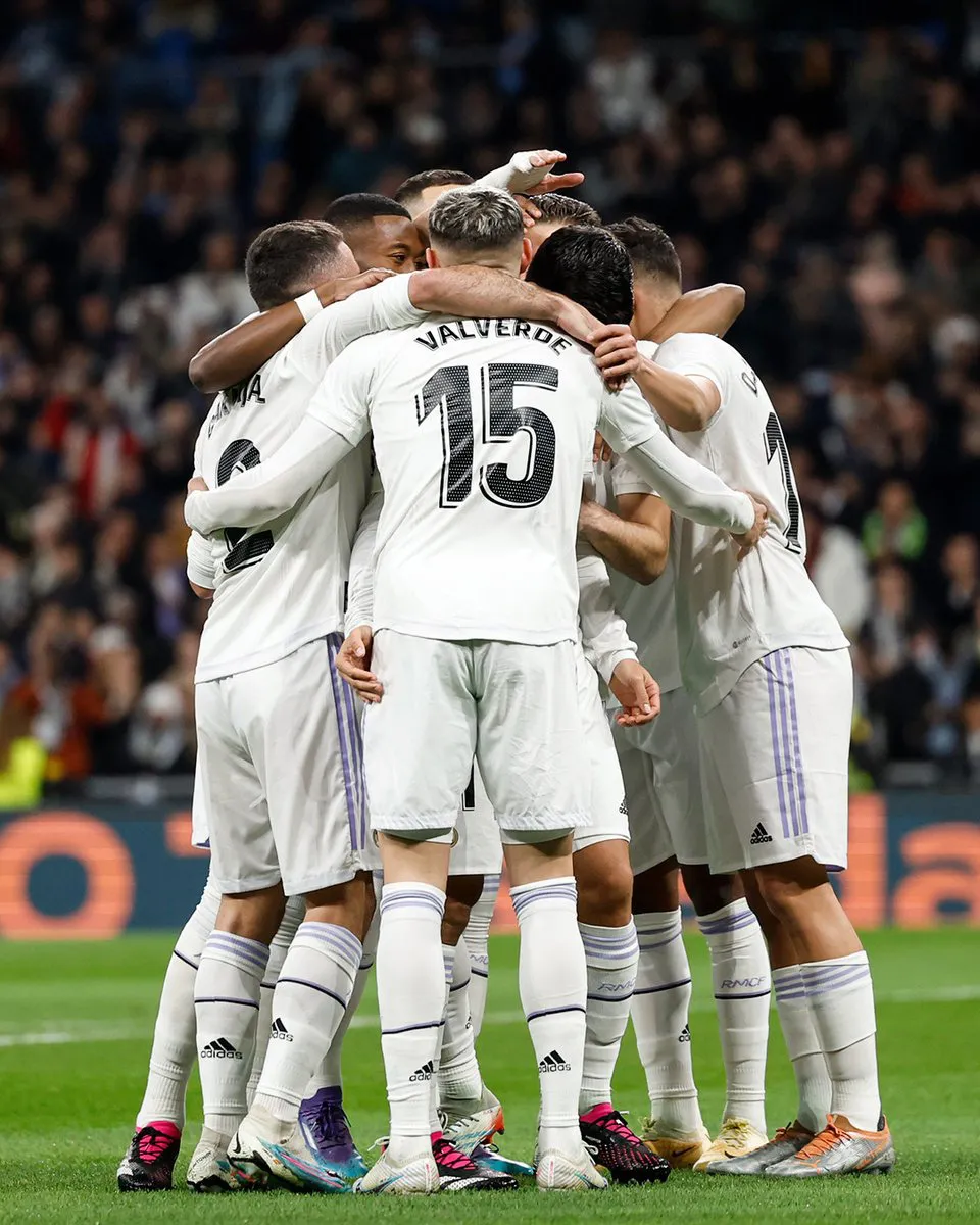 Real Madrid thắng đậm Elche, thu hẹp khoảng cách với Barca trong cuộc đua La Liga - Ảnh 2. Real Madrid thắng đậm Elche, thu hẹp khoảng cách với Barca trong cuộc đua La Liga - Ảnh 2.