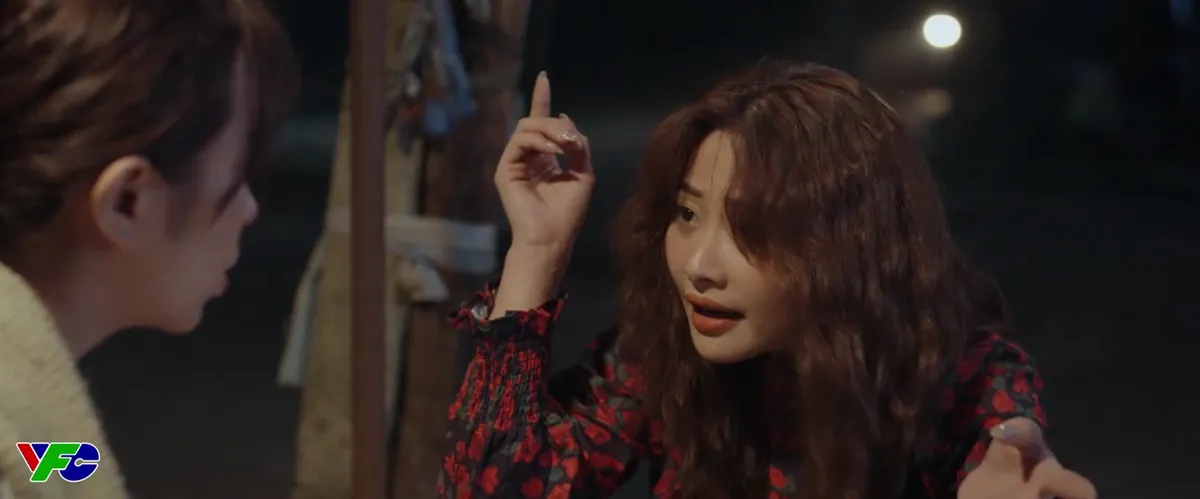 Dưới b&oacute;ng c&acirc;y hạnh ph&uacute;c - Tập 18: Hết l&ograve;ng v&igrave; nh&agrave; chồng, Son vẫn bị bố chồng đuổi về nơi sản xuất - Ảnh 1.