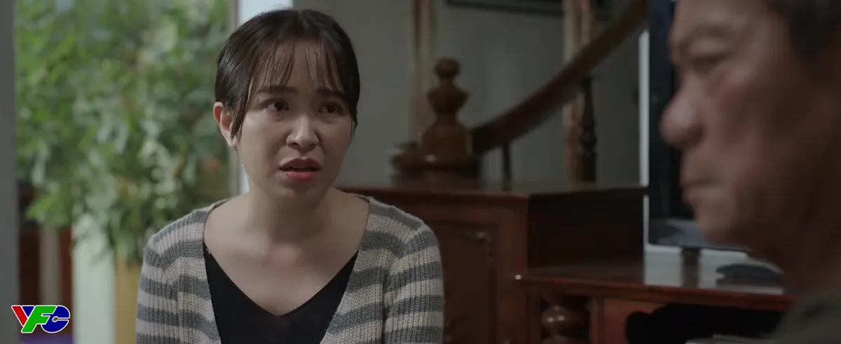 Dưới b&oacute;ng c&acirc;y hạnh ph&uacute;c - Tập 18: Hết l&ograve;ng v&igrave; nh&agrave; chồng, Son vẫn bị bố chồng đuổi về nơi sản xuất - Ảnh 4.