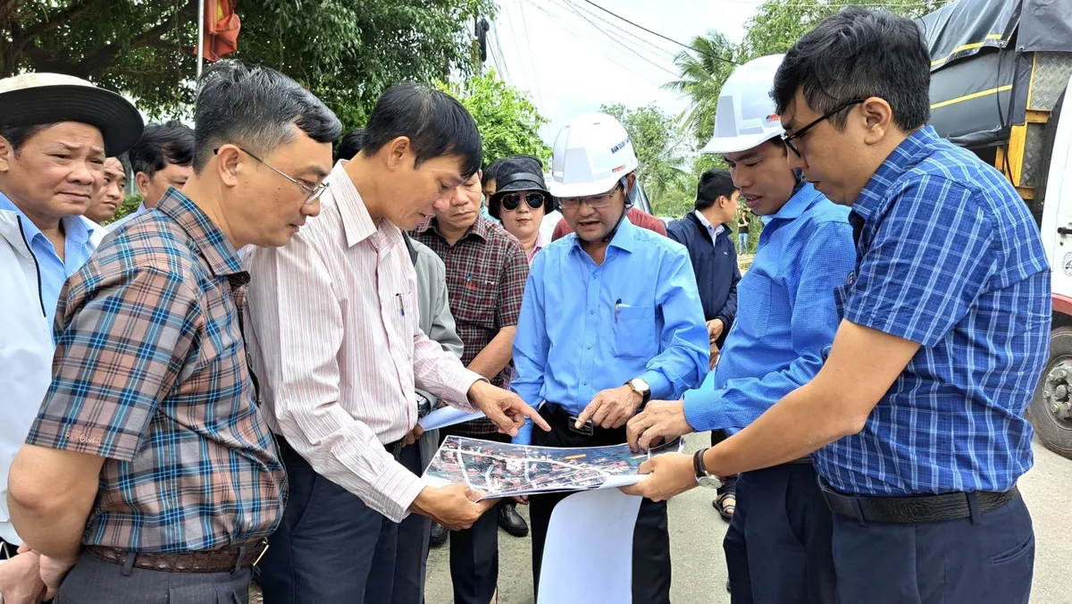 Bình Định: Thi công các tuyến đường kết nối với đường ven biển - Ảnh 1.