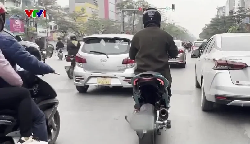 Th&uacute; vui độ xe m&aacute;y v&agrave; những rủi ro r&igrave;nh rập - Ảnh 1.