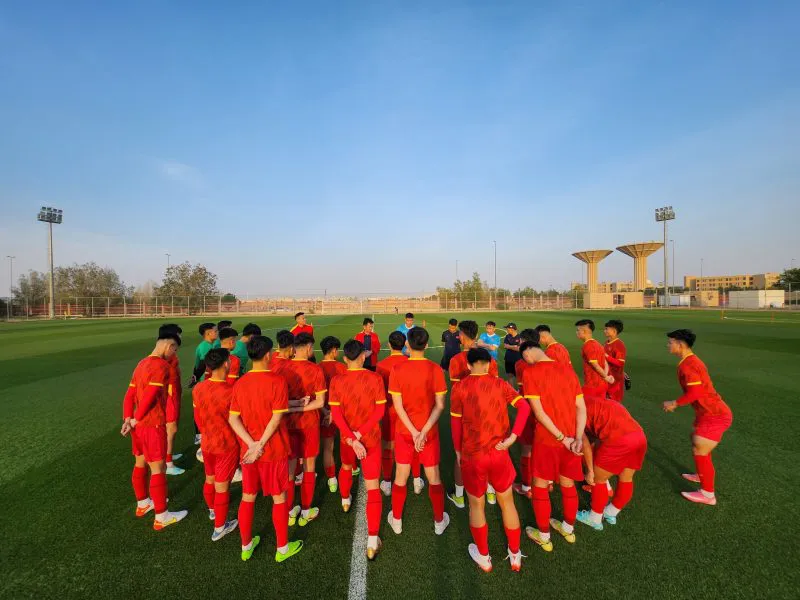 U20 Việt Nam làm quen múi giờ, sẵn sàng đấu giao hữu với U20 Saudi Arabia - Ảnh 7.