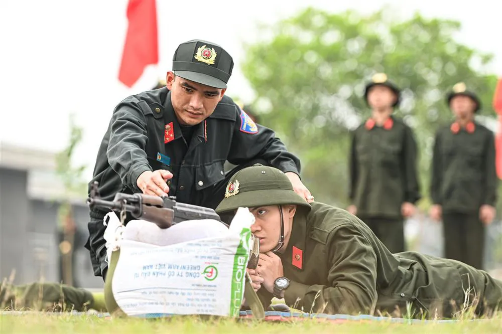 Tân binh Cảnh sát Cơ động vào mùa huấn luyện - Ảnh 4.